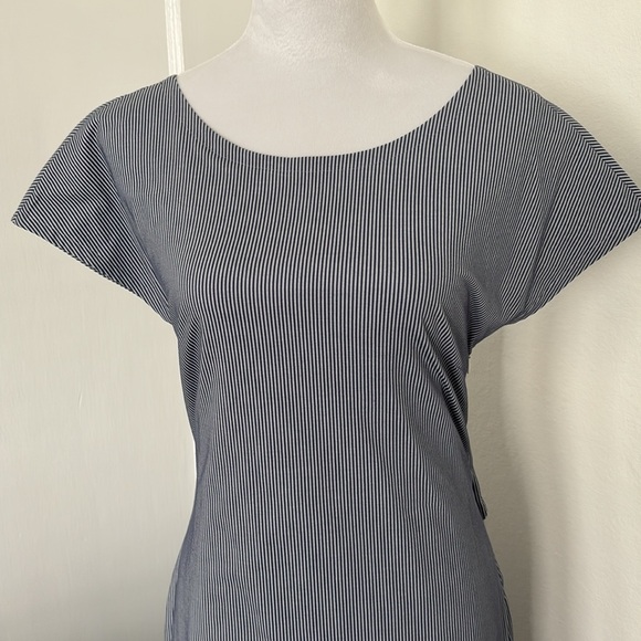 NWOT Theory Seercucker Pinstripe Open Back Cutout Summer Dress Size 6 - Picture 4 of 9